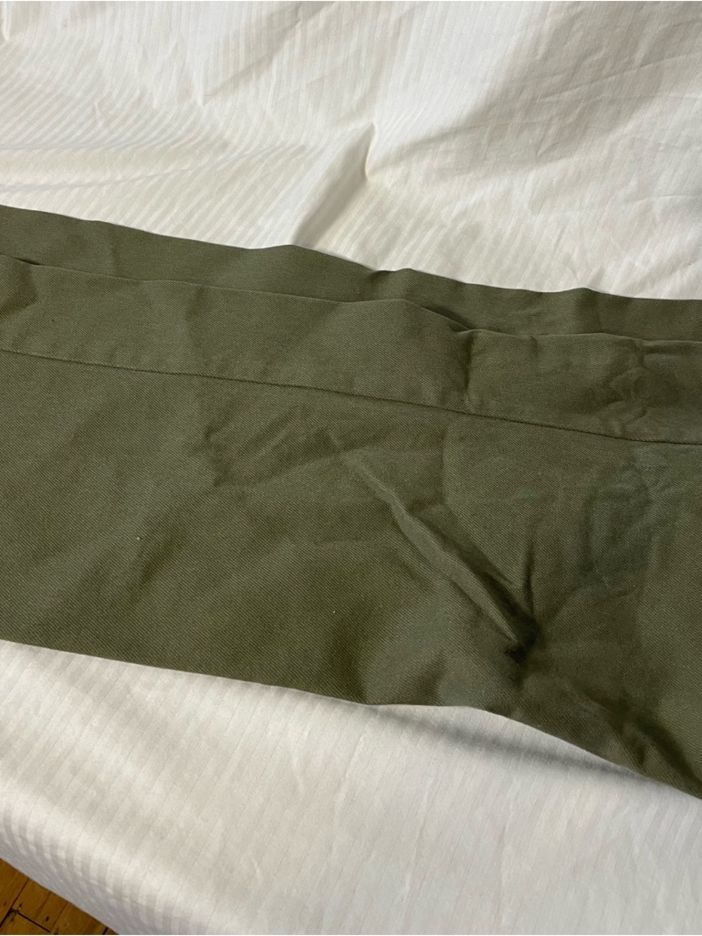 Levi's 414 Classic Straight Jeans in Olive - Picture 9 of 9